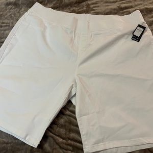 Avenue White Butter Denim Shorts size 30/32